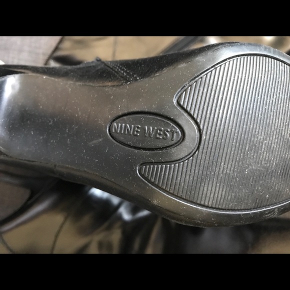 NINE WEST Pointy Black Leather Boots, Size 6.5 - Picture 4 of 6